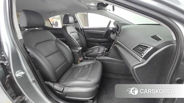 Hyundai Avante AD 2018 Серебристо-серый из Кореи, фото 2