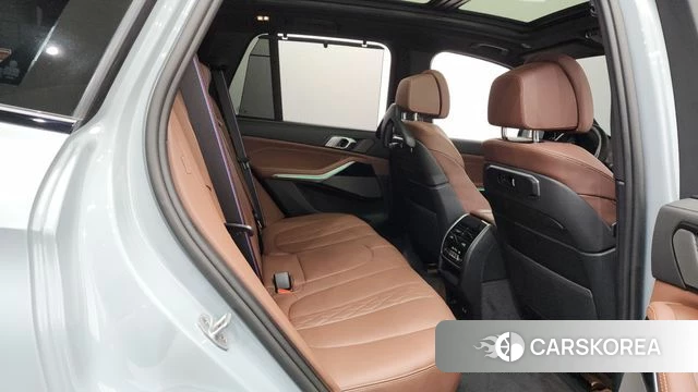 BMW X5 (G05) 2025 Светло-серебряный цвет из Кореи, фото 2