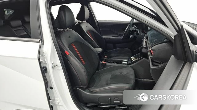 Hyundai Kona (SX2) 2024 Белый из Кореи, фото 2