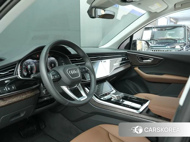 Audi Q7 2021 Черный из Китая, фото 2