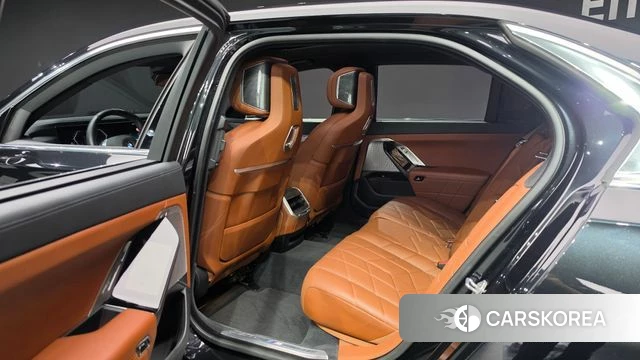 BMW 7 Series (G70) 2024 Черный из Кореи, фото 2