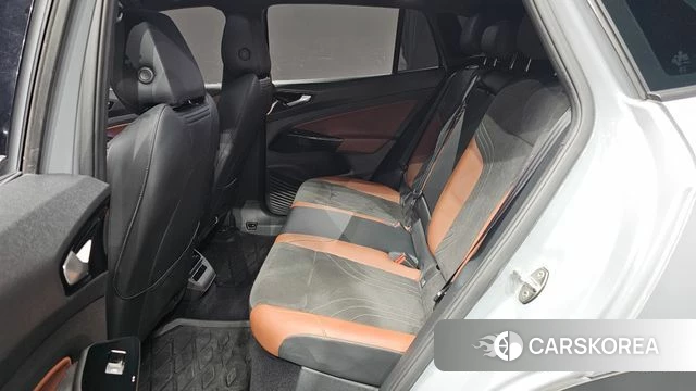Volkswagen ID.4 2023 Серебристо-серый из Кореи, фото 2