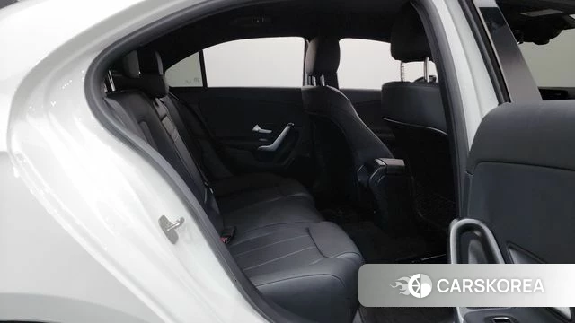 Mercedes-Benz A-Class W177 2024 Белый из Кореи, фото 2