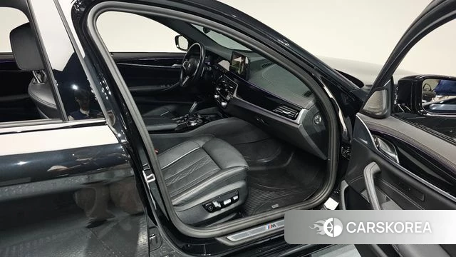 BMW 5 Series (G30) 2023 Черный из Кореи, фото 2