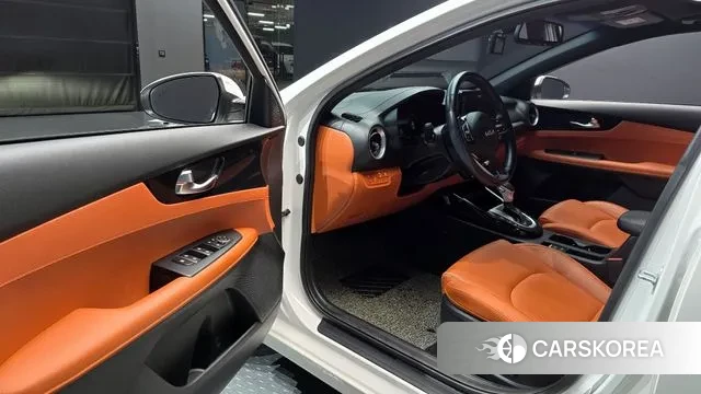 Kia The New K3 2nd generation 2021 Белый из Кореи, фото 2