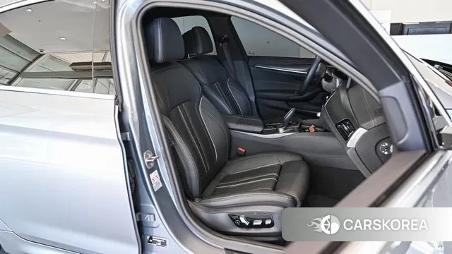 BMW 5 Series (G30) 2022 Серый из Кореи, фото 2