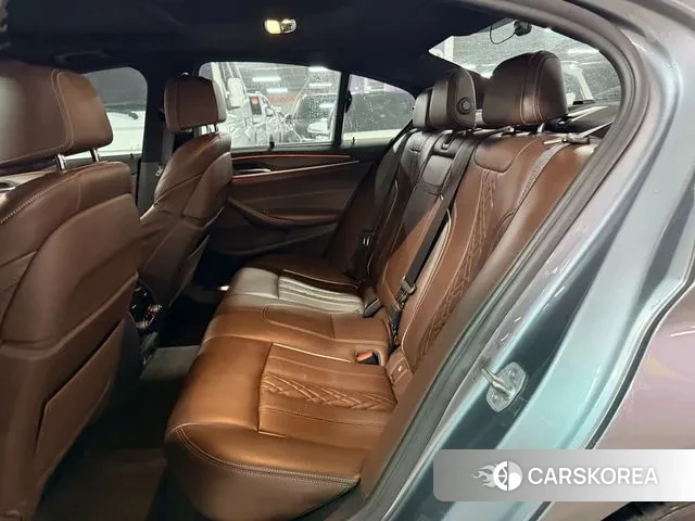 BMW 5 Series (G30) 2018 Серебристо-серый из Кореи, фото 2