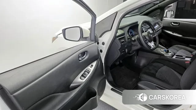 Nissan Leaf (ZE1) 2019 Белый из Кореи, фото 2