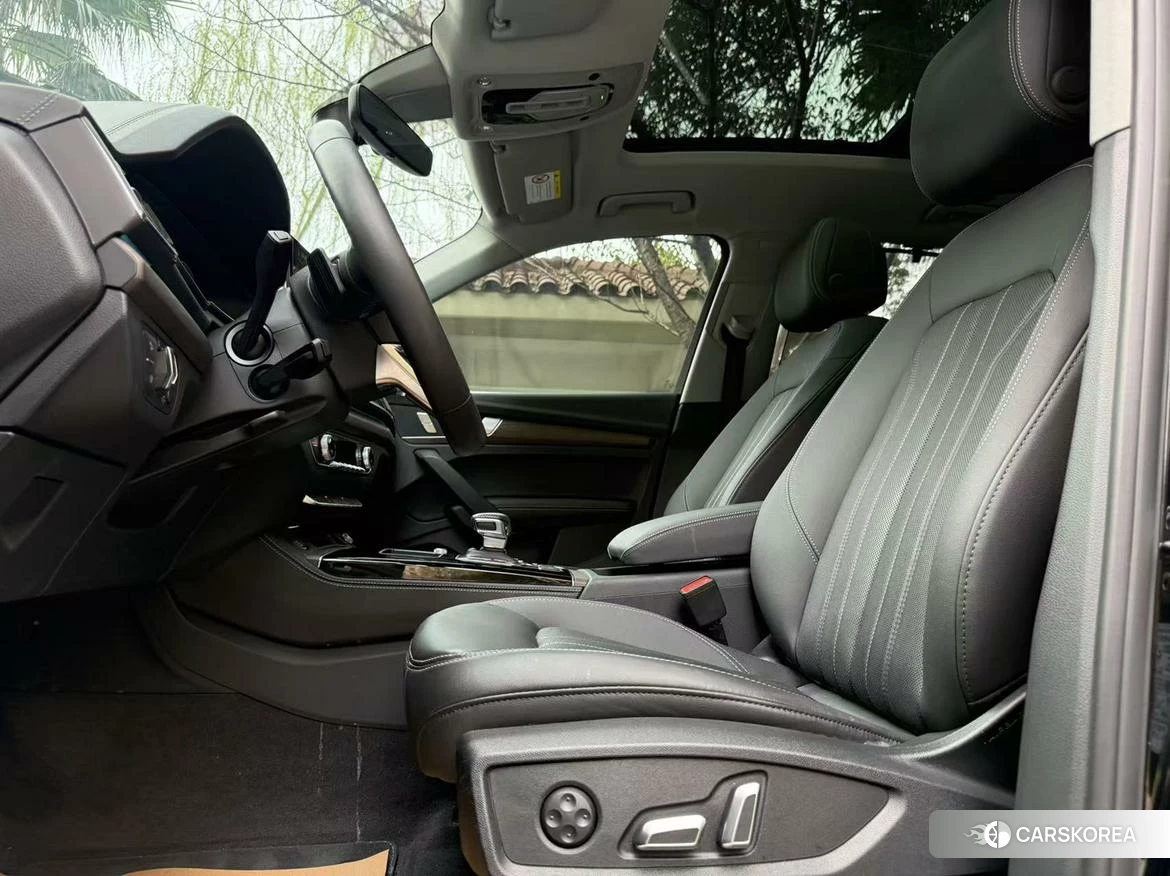 Audi Q5L 2023 Черный из Китая, фото 2