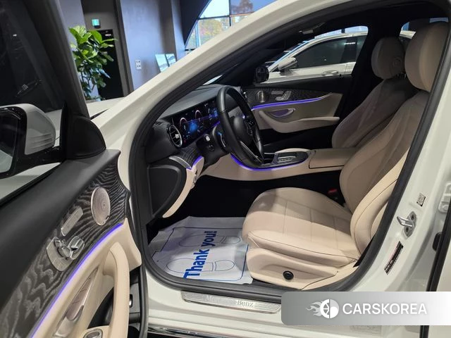 Mercedes-Benz E-Class W213 2023 Белый из Кореи, фото 2