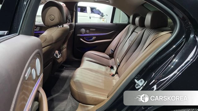 Mercedes-Benz E-Class W213 2018 Черный из Кореи, фото 2
