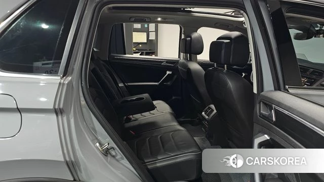 Volkswagen Tiguan second Generation 2022 Серебристо-серый из Кореи, фото 2