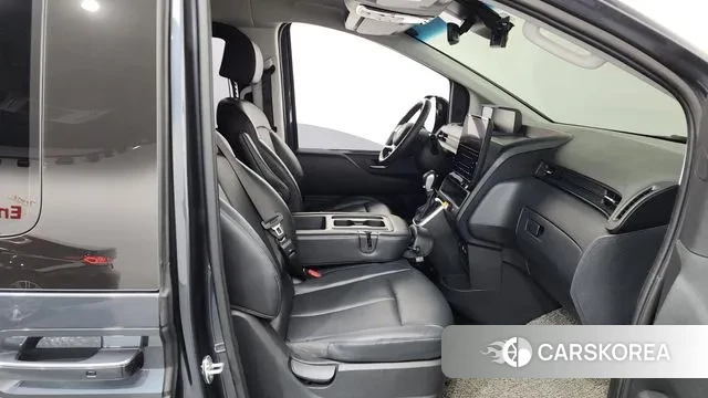 Hyundai Staria 2023 Серый из Кореи, фото 2