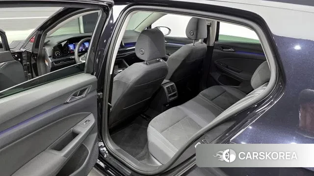 Volkswagen Golf 8th Generation 2022 Черный из Кореи, фото 2