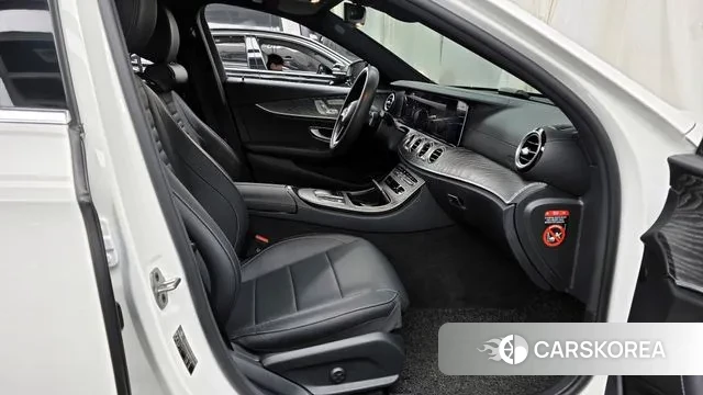 Mercedes-Benz E-Class W213 2023 Белый из Кореи, фото 2