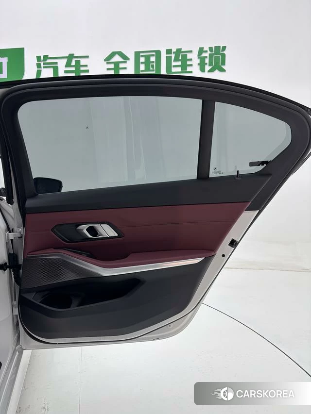 BMW 3 series 2023 Белый из Китая, фото 2