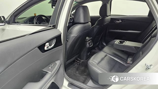 Kia The New K3 2nd generation 2022 Белый из Кореи, фото 2