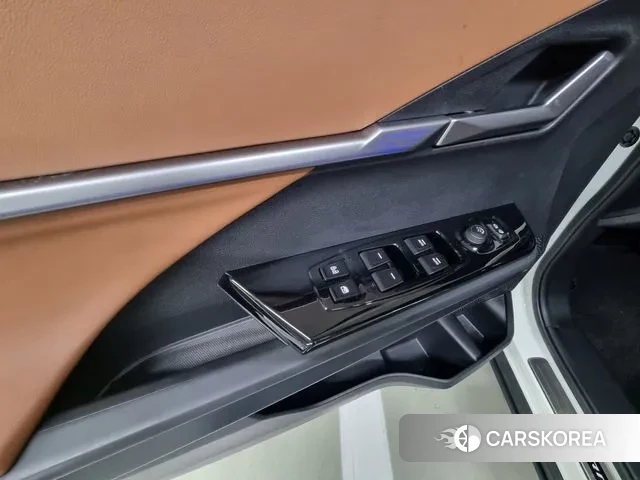 Ssangyong Torres 2023 Белый двухцветный из Кореи, фото 2