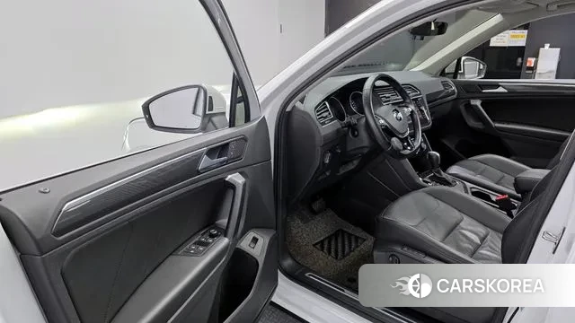 Volkswagen Tiguan second Generation 2020 Белый из Кореи, фото 2