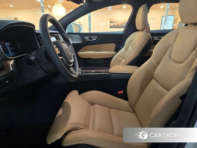 Volvo V60 Cross-Country 2nd Generation 2025 Белый из Кореи, фото 2