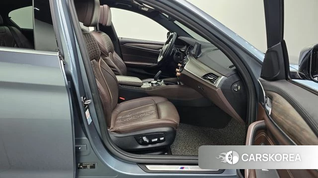 BMW 5 Series (G30) 2018 Серебристо-серый из Кореи, фото 2
