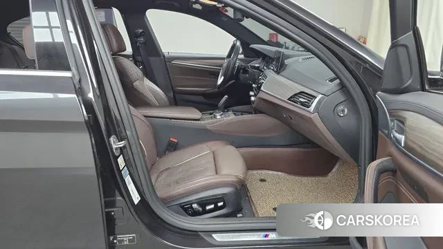 BMW 5 Series (G30) 2018 Серый из Кореи, фото 2