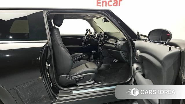 Mini Cooper 2018 Черный из Кореи, фото 2