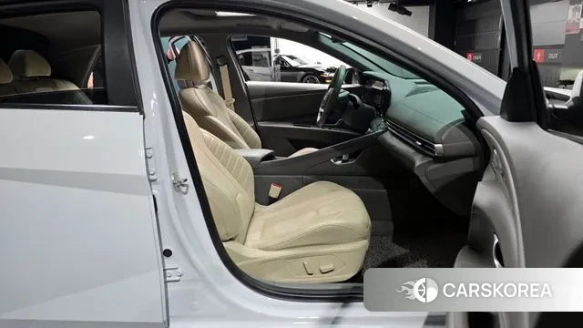 Hyundai The New Avante (CN7) 2023 Белый из Кореи, фото 2