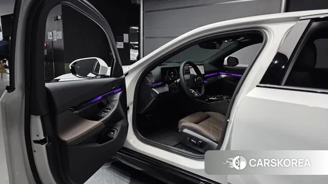 BMW 5 Series (G60) 2024 Белый из Кореи, фото 2