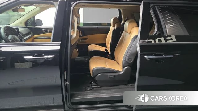 Kia Carnival 4th generation 2023 Черный из Кореи, фото 2