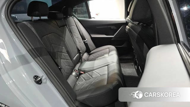 BMW 5 Series (G60) 2025 Светло-серебряный цвет из Кореи, фото 2