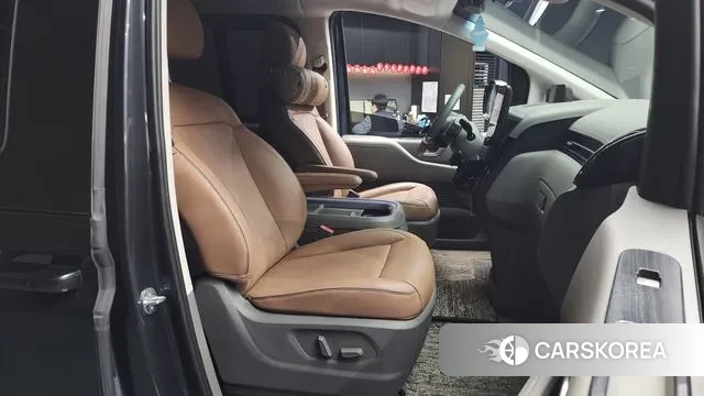 Hyundai Staria 2023 Серый из Кореи, фото 2