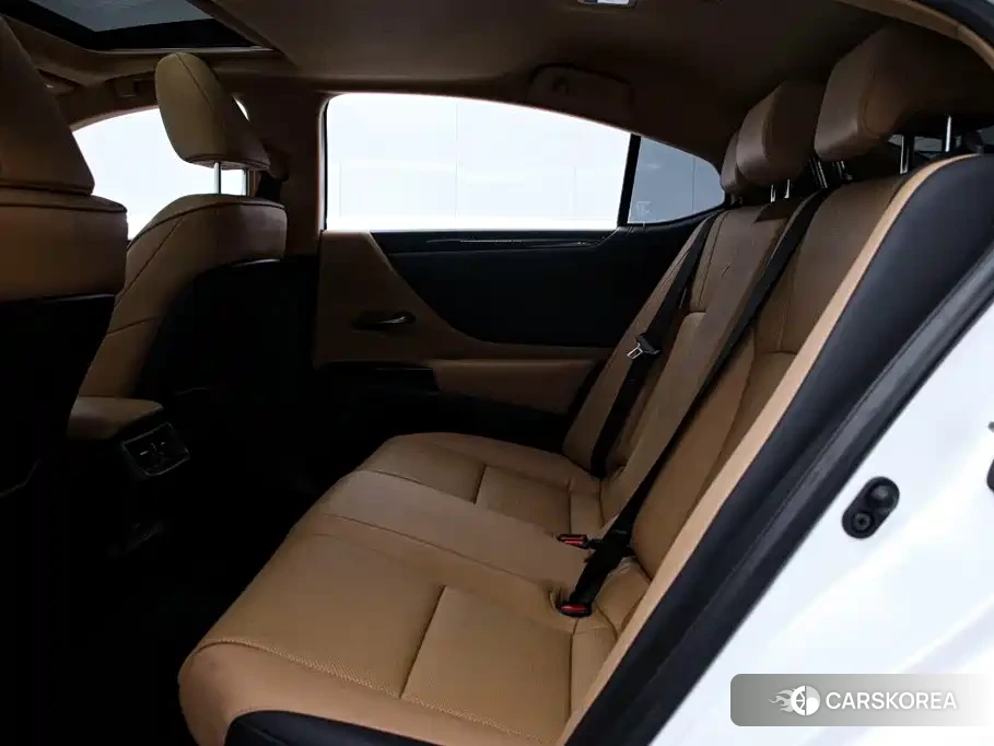 Lexus ES 2022 Белый из Китая, фото 2
