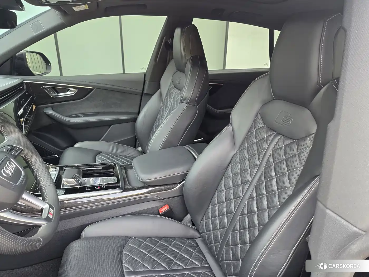 Audi Q8 2021 Черный из Китая, фото 2