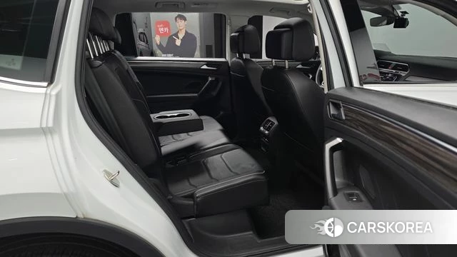 Volkswagen Tiguan Allspace 2022 Белый из Кореи, фото 2