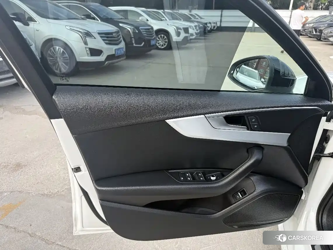 Audi A4L 2018 Белый из Китая, фото 2