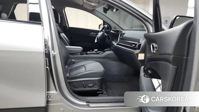 Kia Sportage 5th Generation Hybrid 2022 Серебряный из Кореи, фото 2