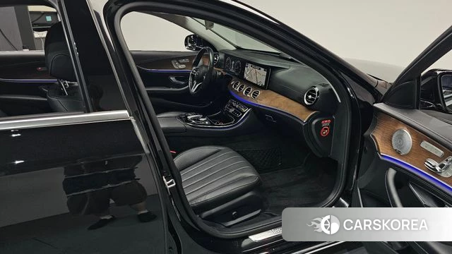 Mercedes-Benz E-Class W213 2018 Черный из Кореи, фото 2