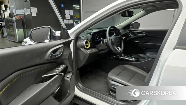 Chevrolet (GM Daewoo) Trax Crossover 2023 Белый из Кореи, фото 2