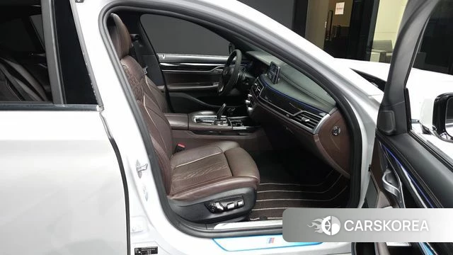 BMW 7 Series (G11) 2018 Белый из Кореи, фото 2