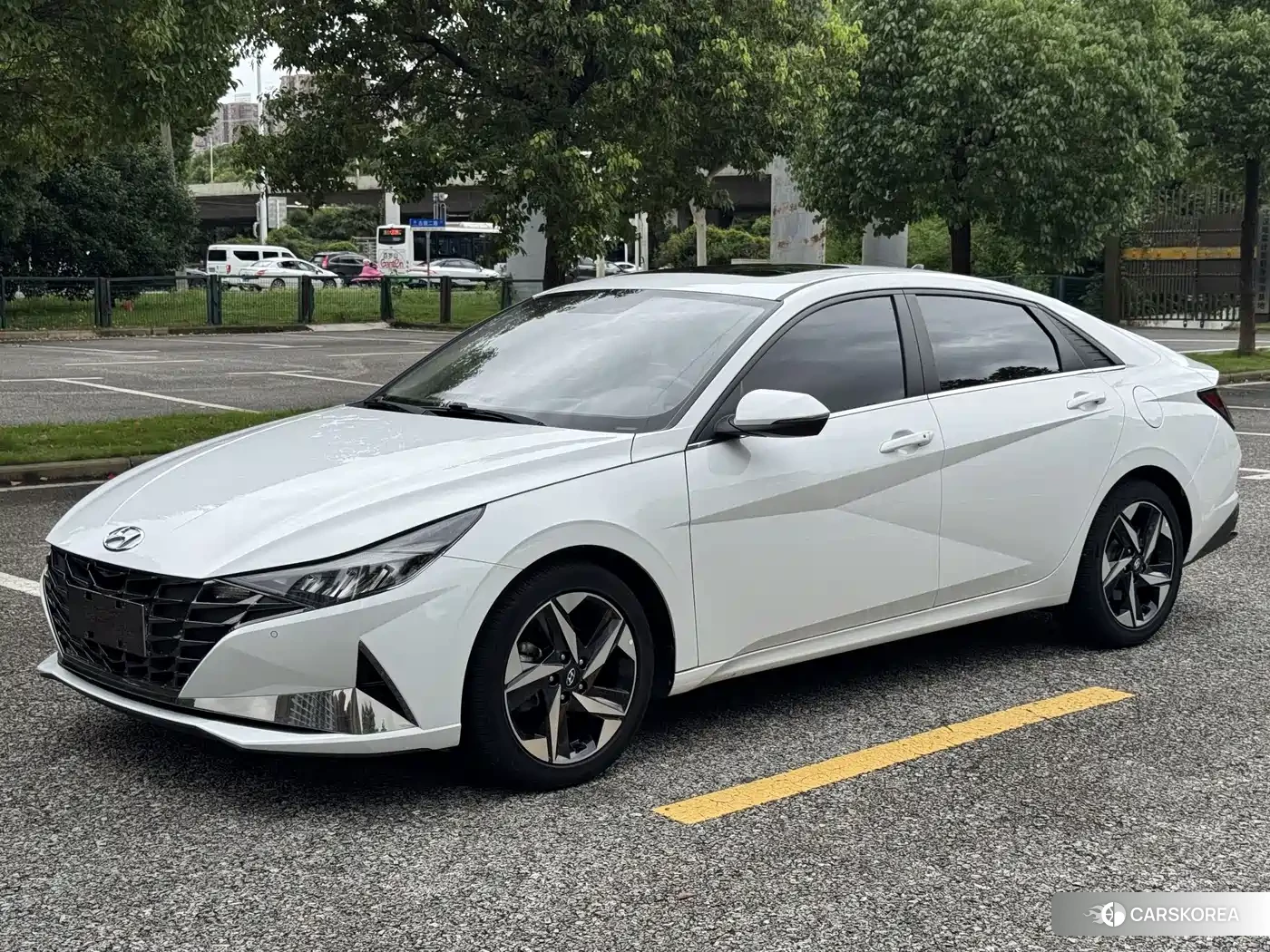 Hyundai Elantra 2022 Белый из Китая, фото 2
