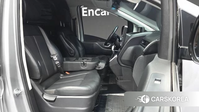 Hyundai Staria 2023 Серебристо-серый из Кореи, фото 2