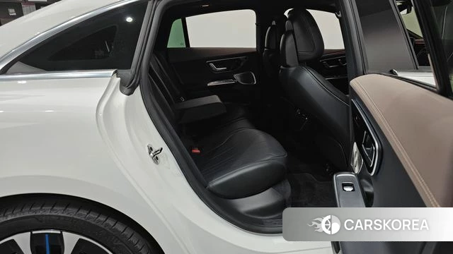 Mercedes-Benz EQE V295 2023 Белый из Кореи, фото 2