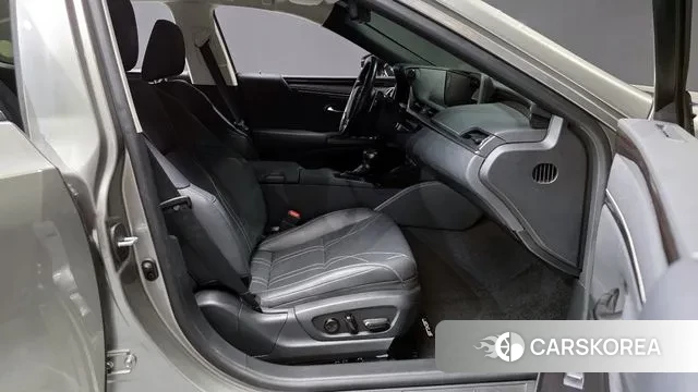 Lexus ES300h 7th generation 2021 Серебристо-серый из Кореи, фото 2