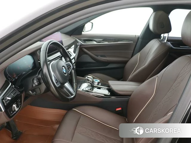 BMW 5 series 2022 Черный из Китая, фото 2