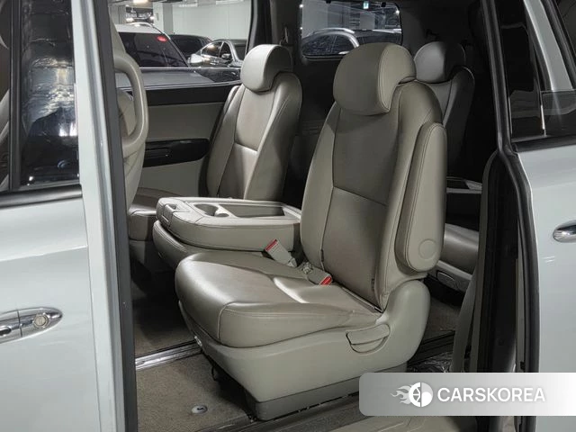 Kia The New Carnival 2018 Серебряный из Кореи, фото 2