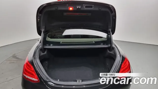 Mercedes-Benz C-Class W205 2018 Черный из Кореи, фото 2