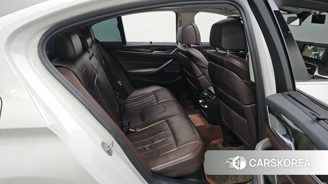 BMW 5 Series (G30) 2018 Белый из Кореи, фото 2
