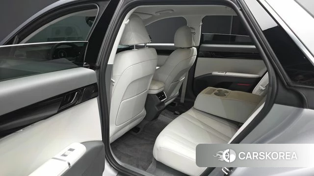 Hyundai Grandeur (GN7) 2023 Серебристо-серый из Кореи, фото 2