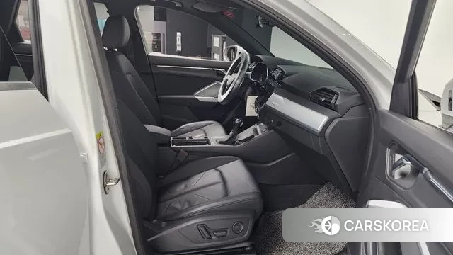 Audi Q3 (F3) 2020 Белый из Кореи, фото 2